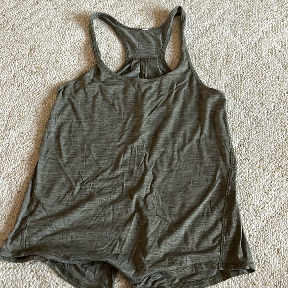 lululemon athletica Tops - Women’s tank Lululemon sz 4